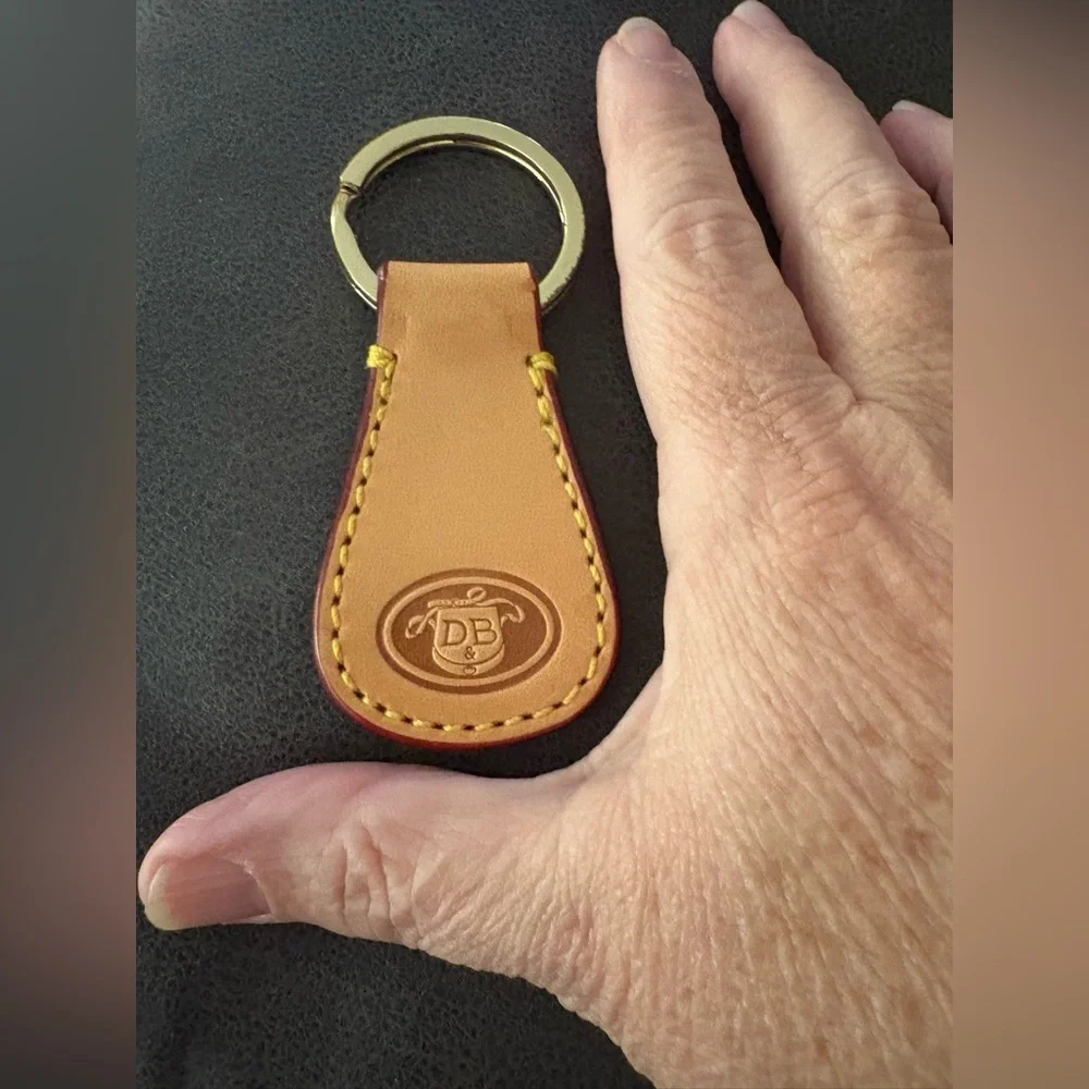 Dooney & Bourke Women’s Light Tan Leather Keychain NWOT Gold FOB key ring‎